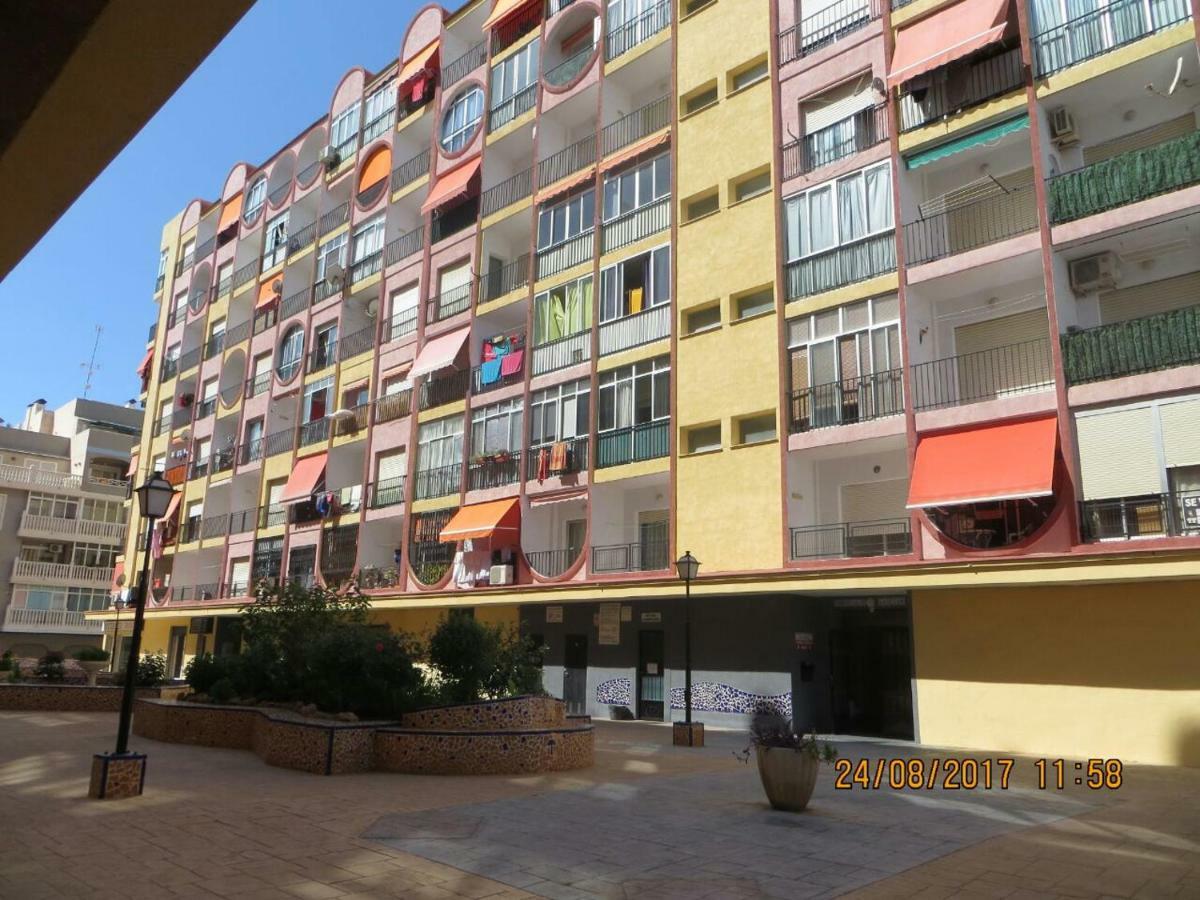 Cosy Studio Apartment In Torrevieja Esterno foto